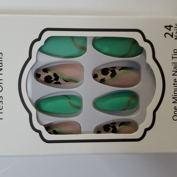 NWOT Press-on Nail Sets (9 sets total) - Picture 4 of 10